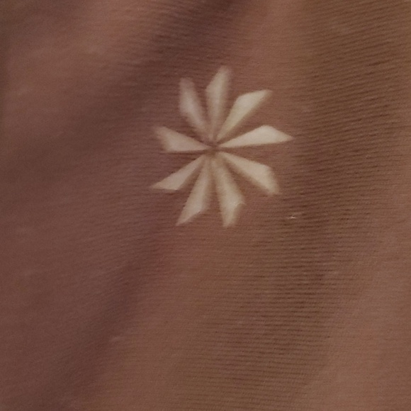 Athleta maroon leggings 7/8 length Size Medium pocket on side and on the… - Picture 4 of 9